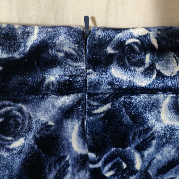 Vintage Velvety Blue Floral Print Maxi Skirt - Picture 4 of 11